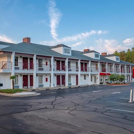 Red Roof Inn & Suites Уилсън Екстериор снимка