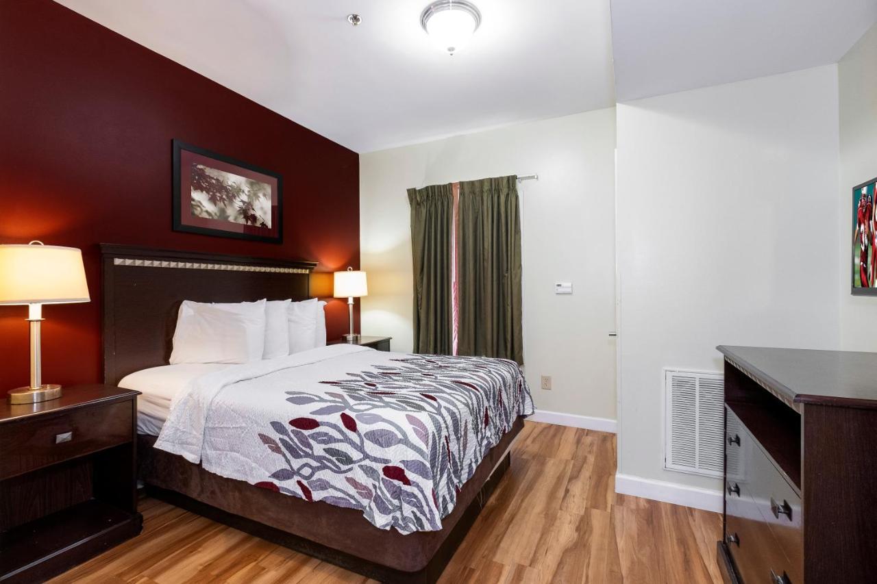 Red Roof Inn & Suites Уилсън Екстериор снимка