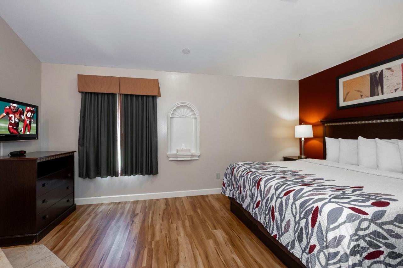 Red Roof Inn & Suites Уилсън Екстериор снимка