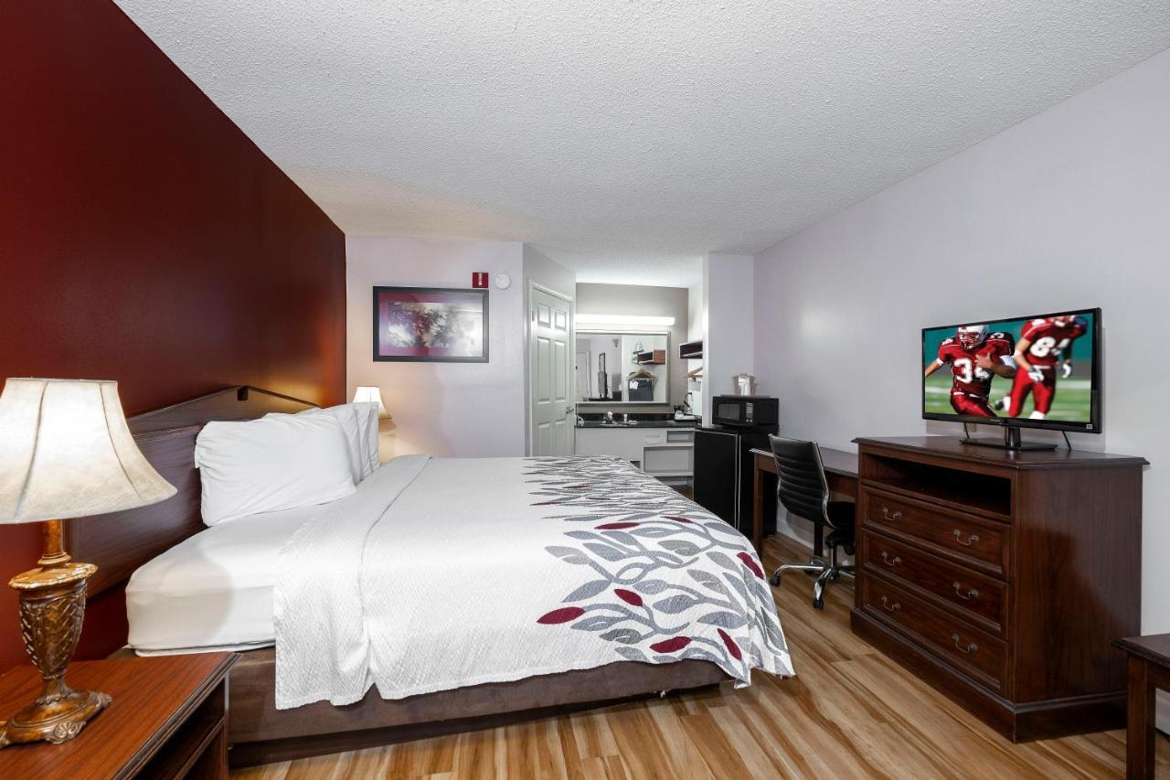 Red Roof Inn & Suites Уилсън Екстериор снимка