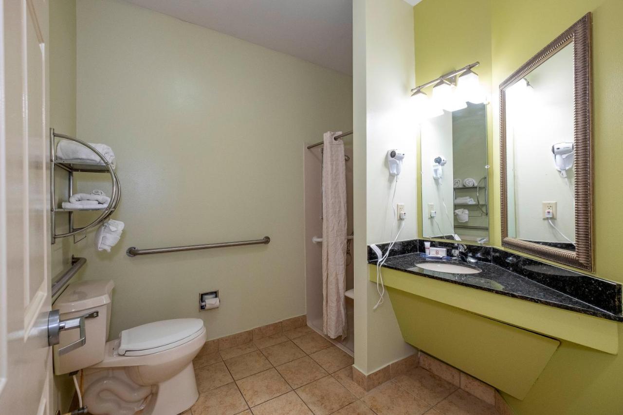 Red Roof Inn & Suites Уилсън Екстериор снимка
