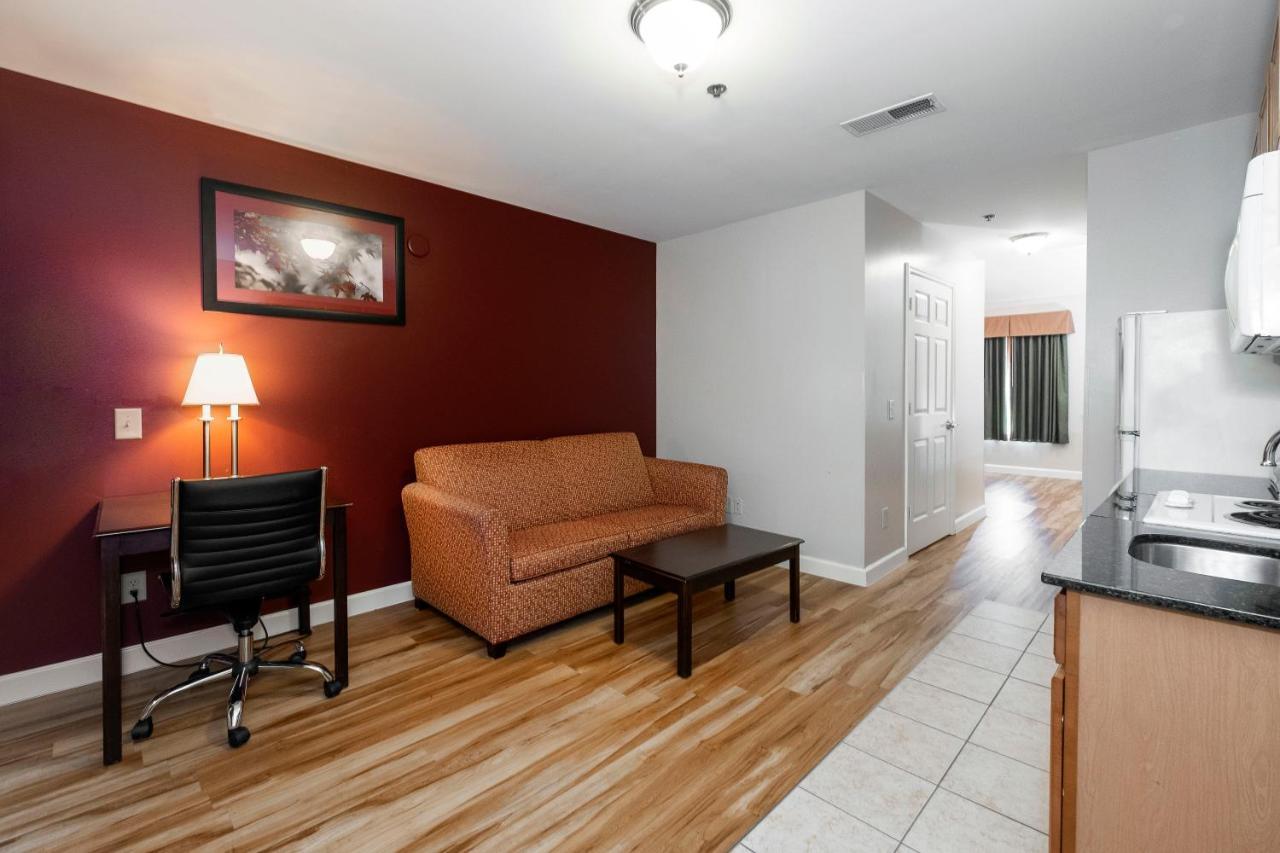 Red Roof Inn & Suites Уилсън Екстериор снимка