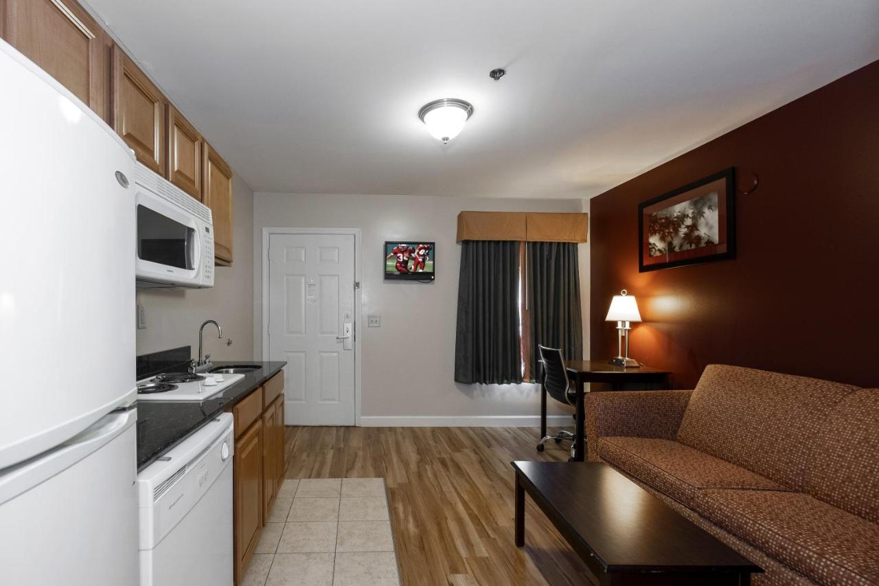 Red Roof Inn & Suites Уилсън Екстериор снимка