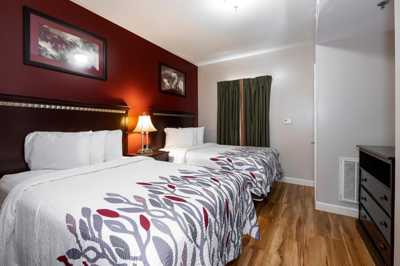 Red Roof Inn & Suites Уилсън Екстериор снимка