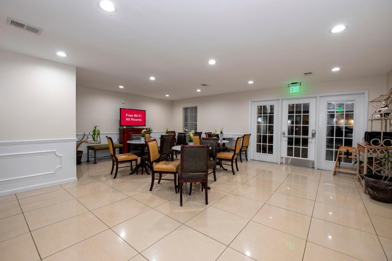 Red Roof Inn & Suites Уилсън Екстериор снимка
