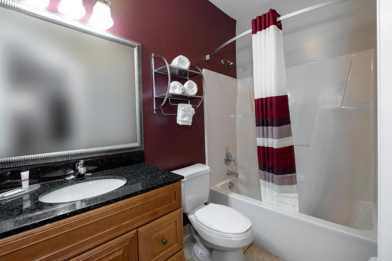 Red Roof Inn & Suites Уилсън Екстериор снимка