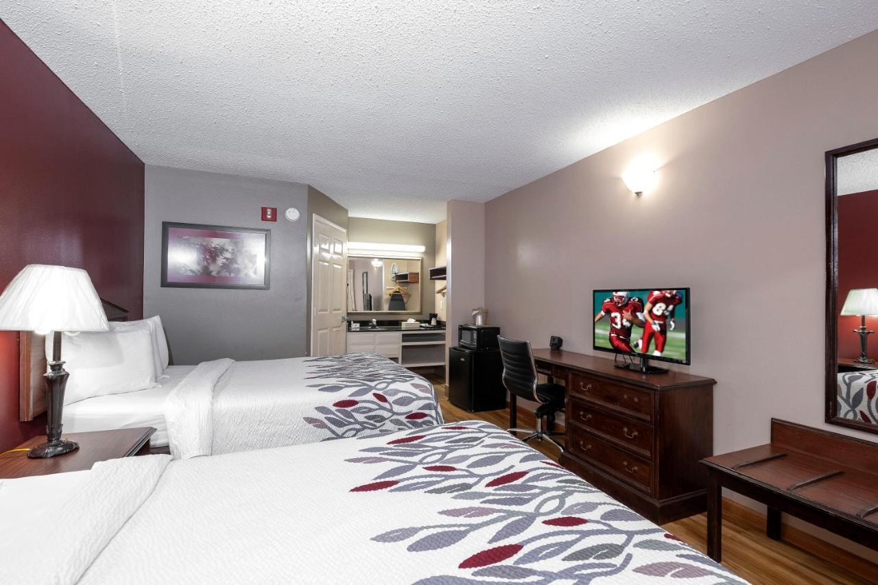 Red Roof Inn & Suites Уилсън Екстериор снимка