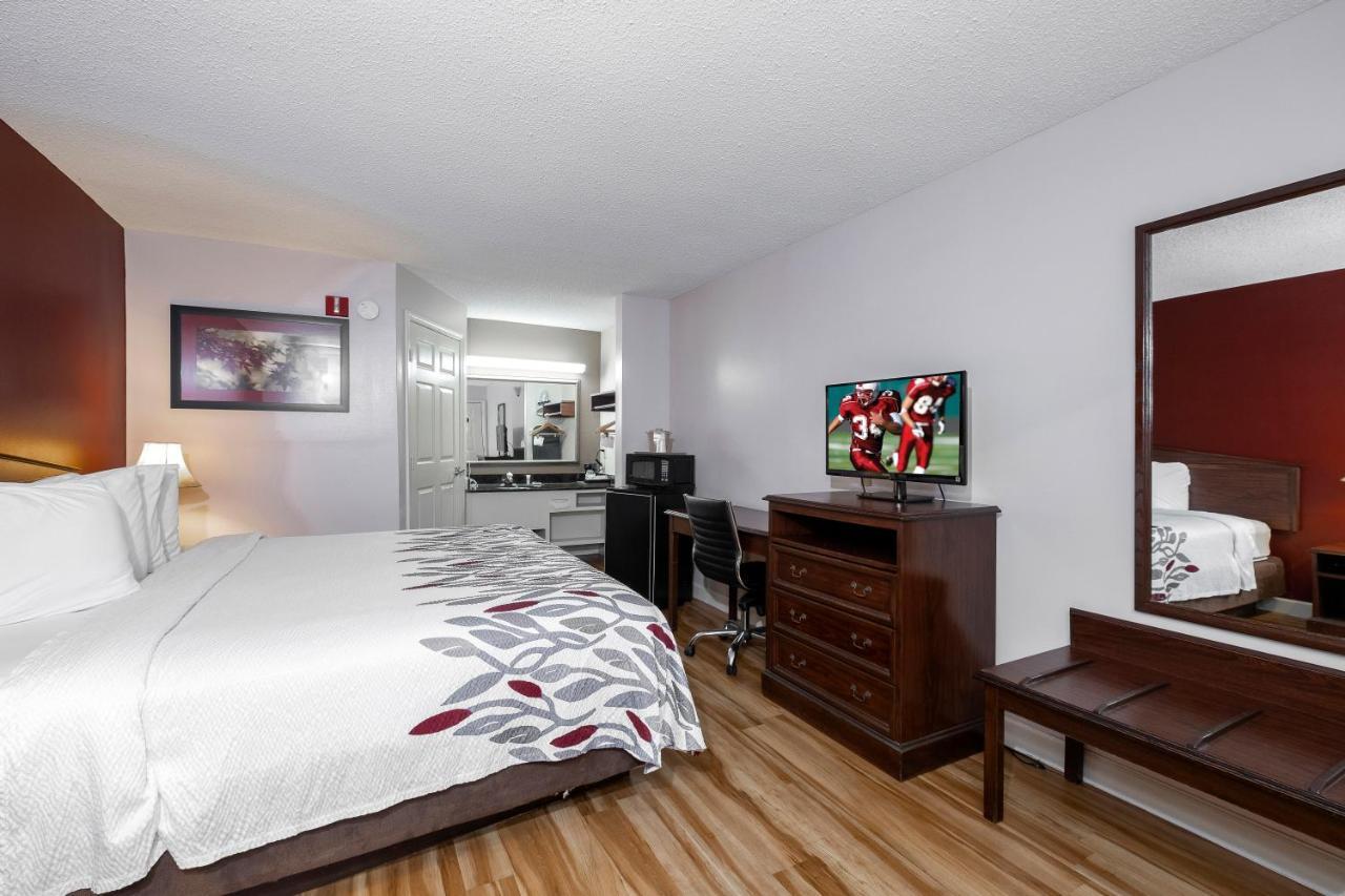 Red Roof Inn & Suites Уилсън Екстериор снимка