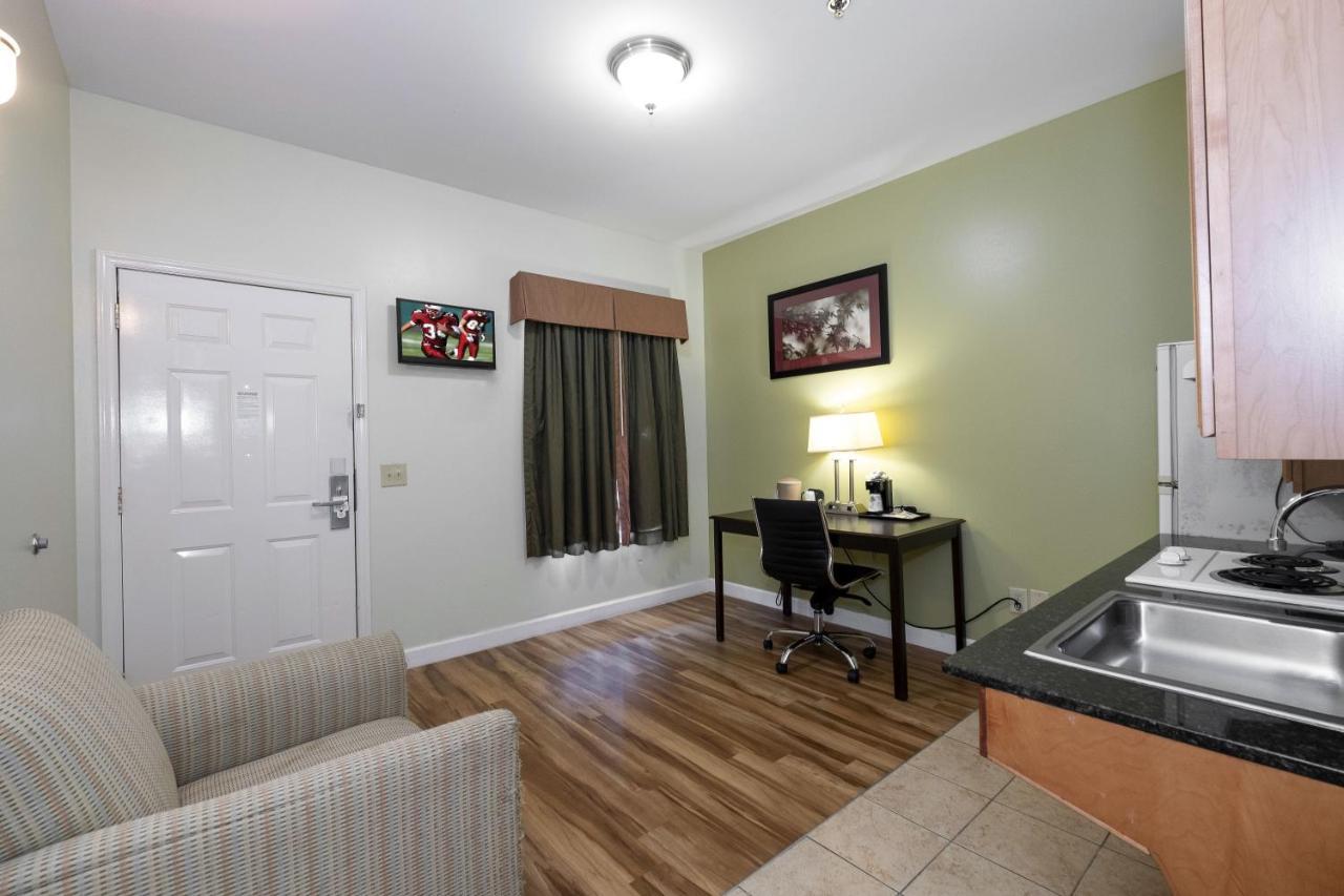 Red Roof Inn & Suites Уилсън Екстериор снимка