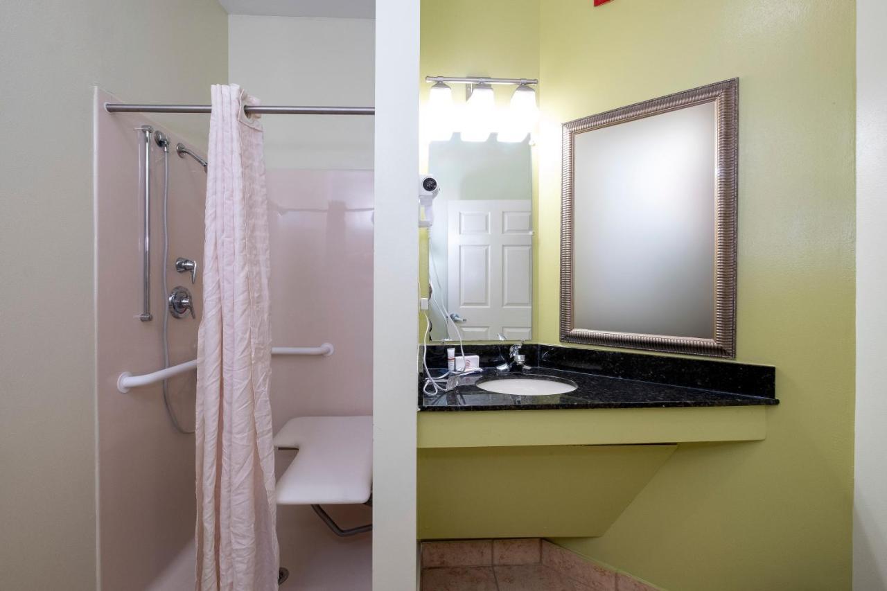Red Roof Inn & Suites Уилсън Екстериор снимка