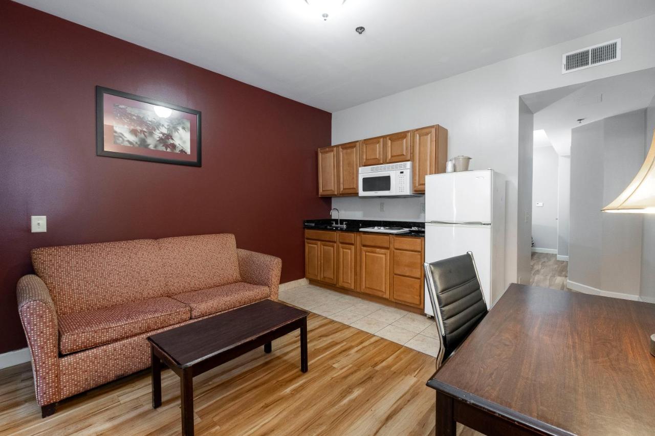 Red Roof Inn & Suites Уилсън Екстериор снимка
