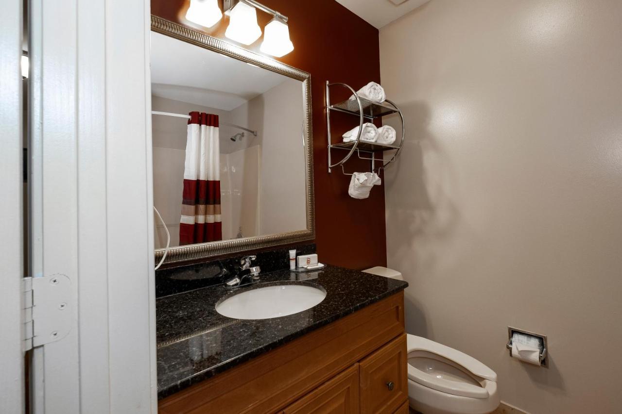 Red Roof Inn & Suites Уилсън Екстериор снимка