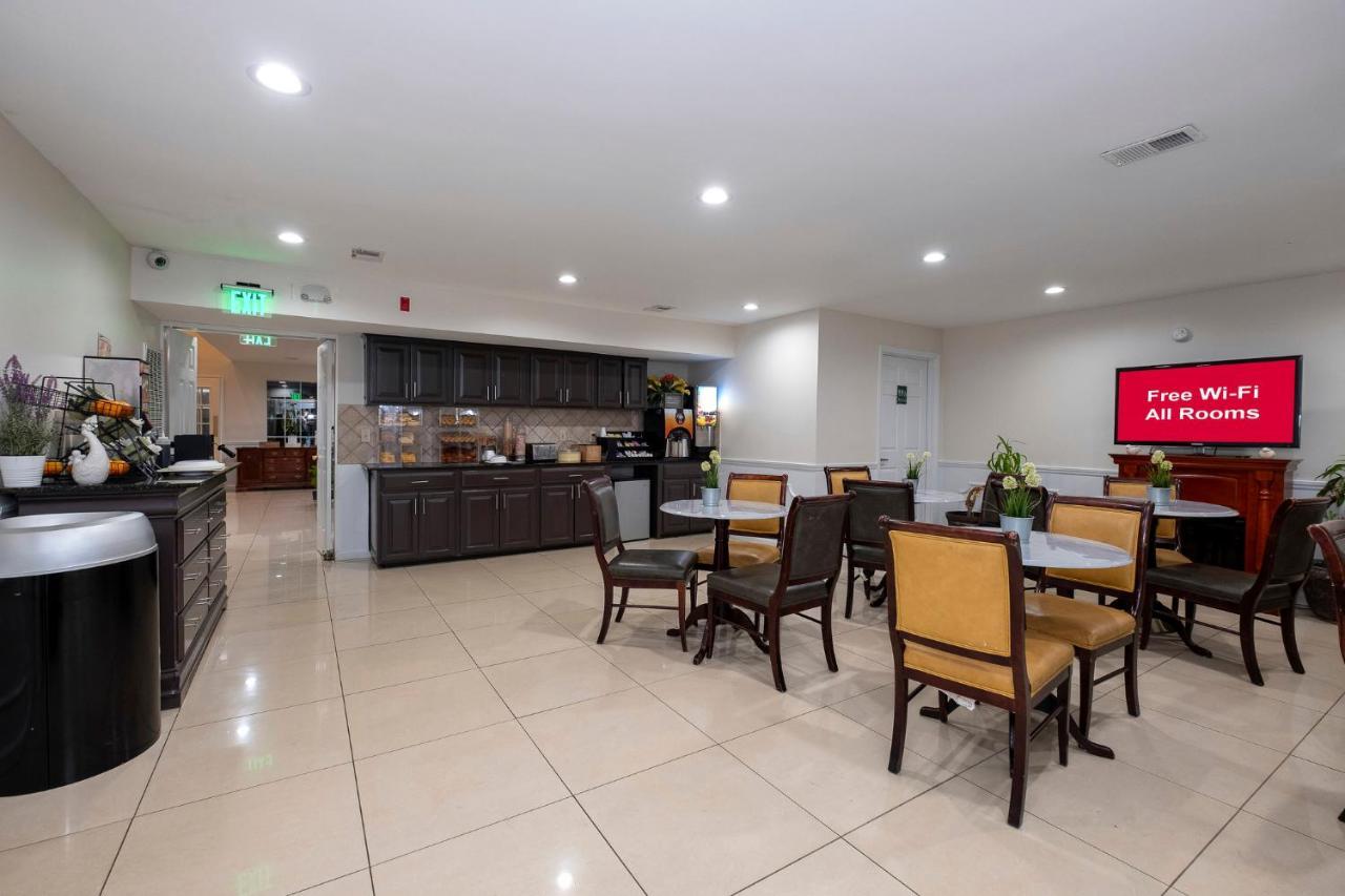 Red Roof Inn & Suites Уилсън Екстериор снимка