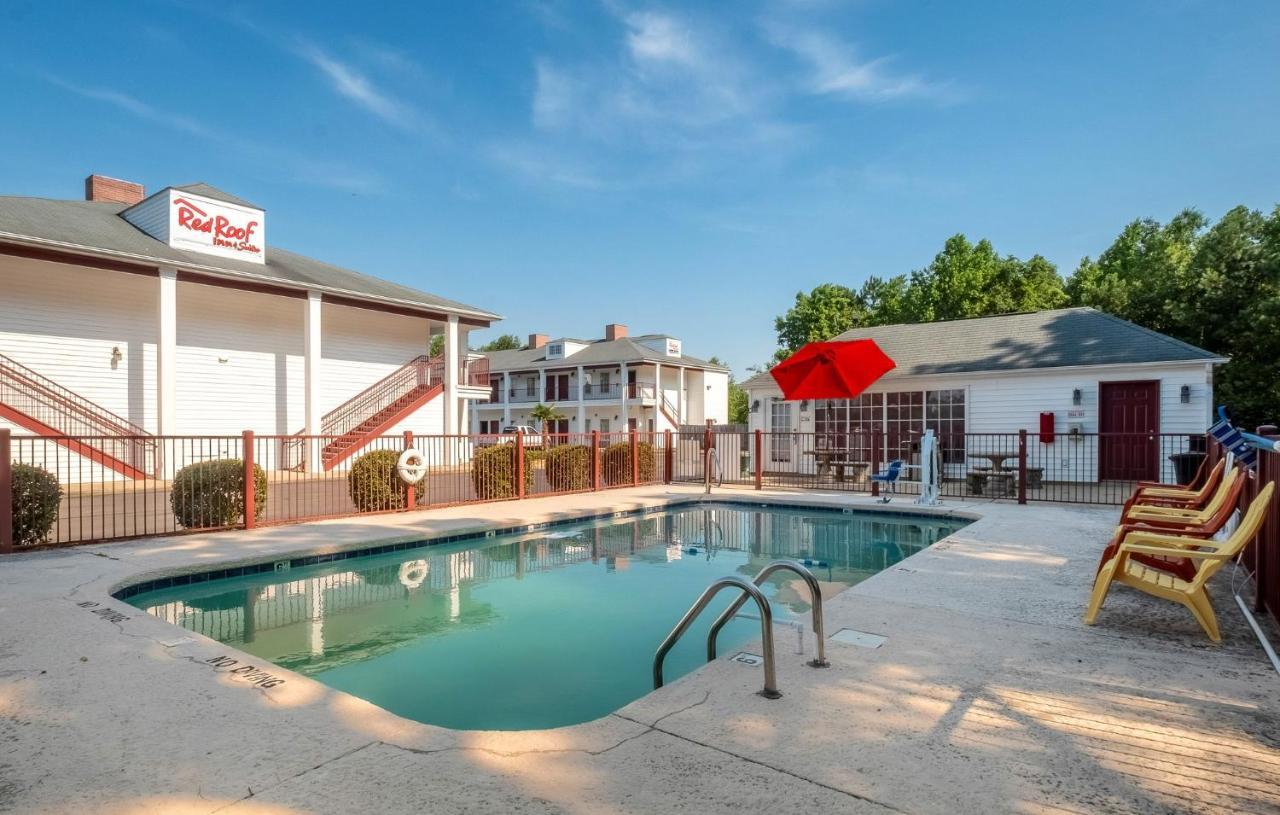 Red Roof Inn & Suites Уилсън Екстериор снимка