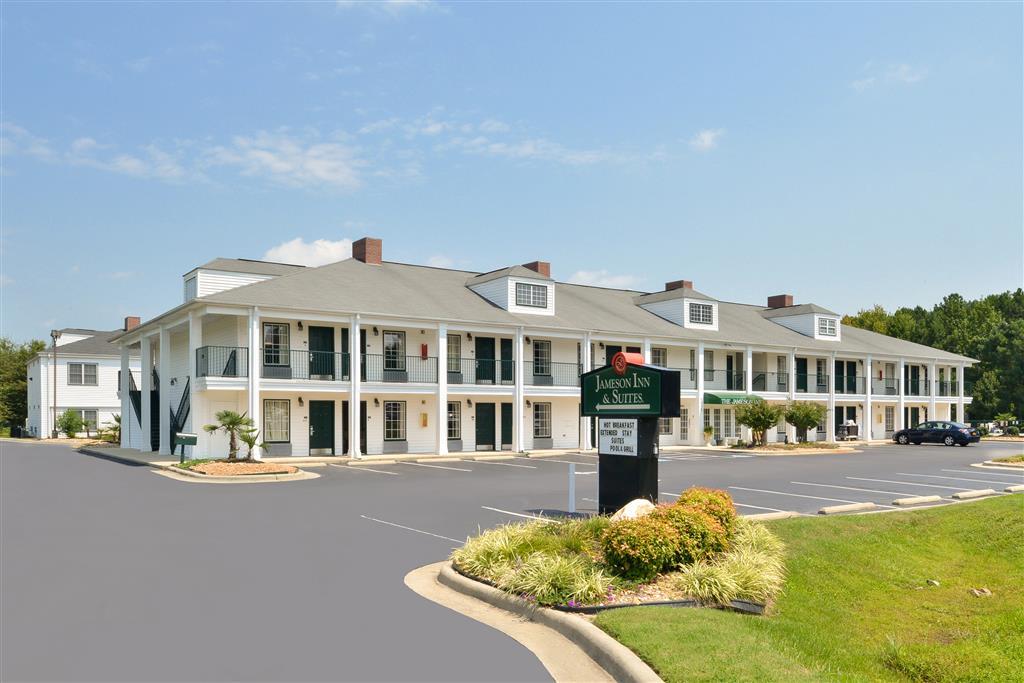 Red Roof Inn & Suites Уилсън Екстериор снимка