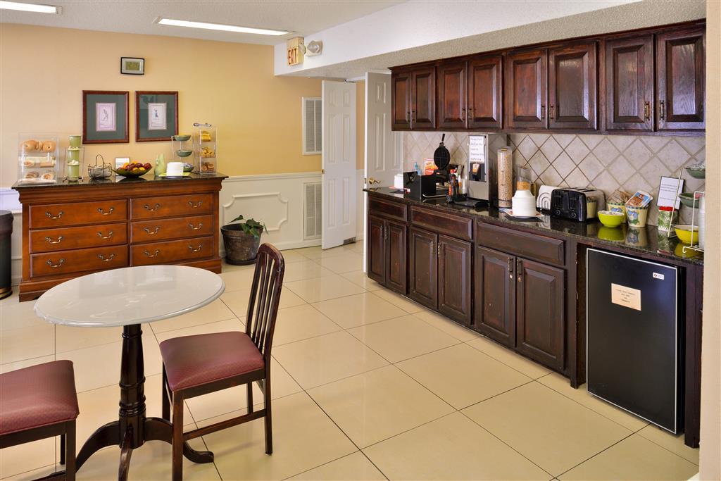 Red Roof Inn & Suites Уилсън Ресторант снимка