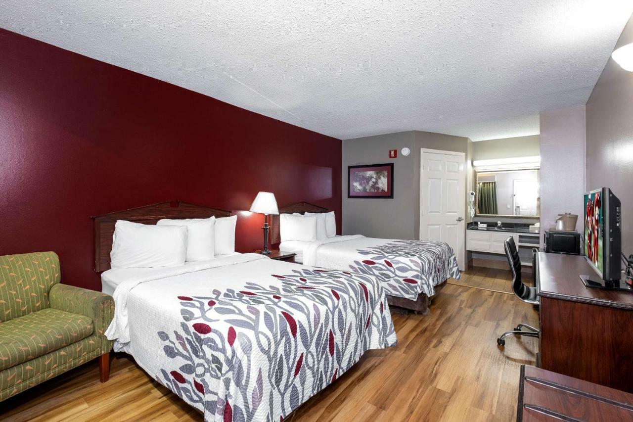 Red Roof Inn & Suites Уилсън Екстериор снимка
